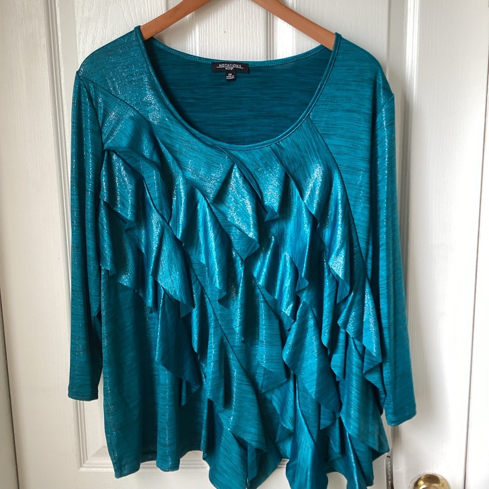 NOTATIONS: deal with silver sparkle ruffle front top. Size 2X